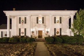 Historic Cedar Hill Mansion on Large Farm with Pool!